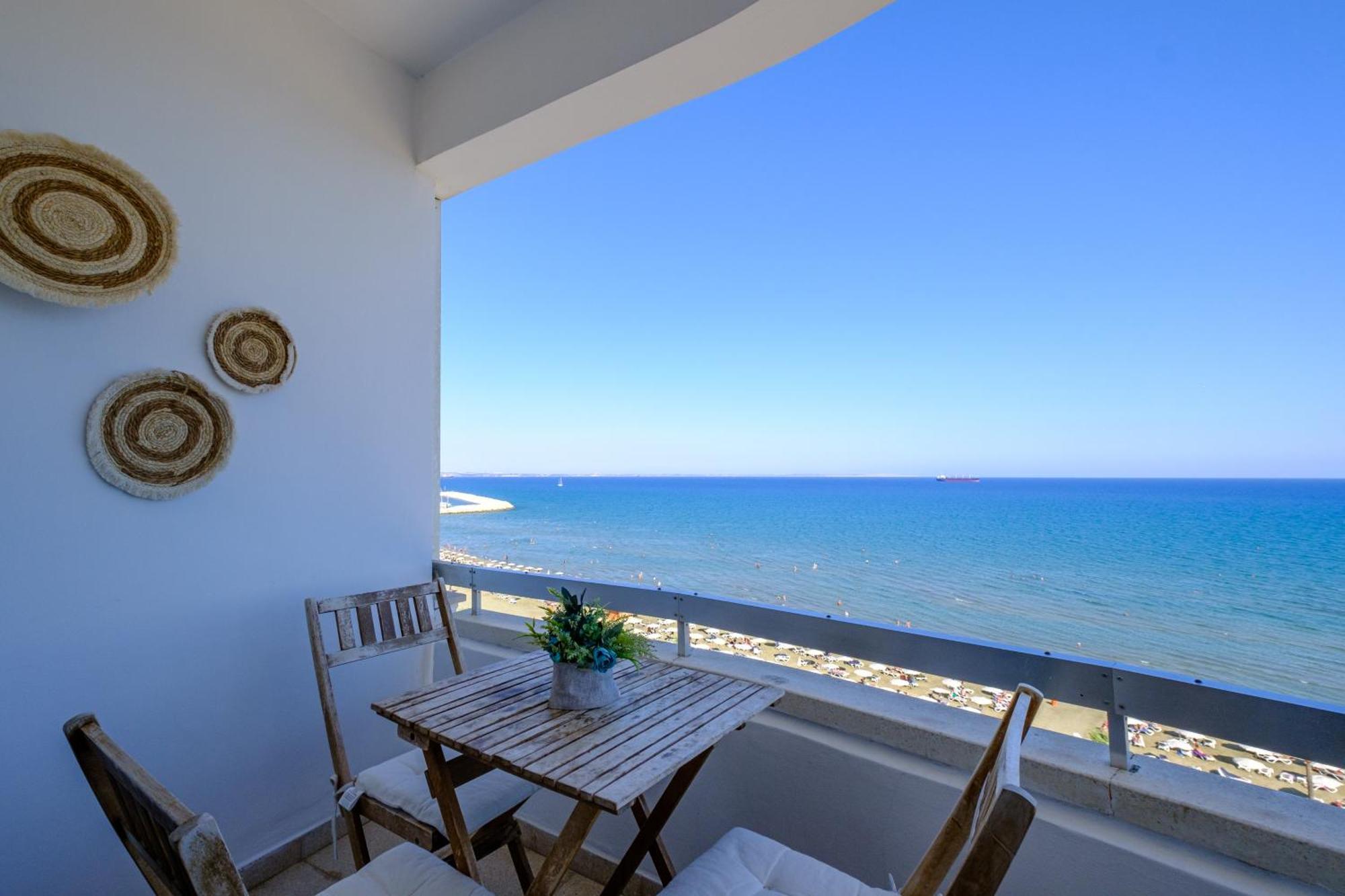 Lazuli Sea View Beachfront- Ap 61 Larnaca Exteriér fotografie