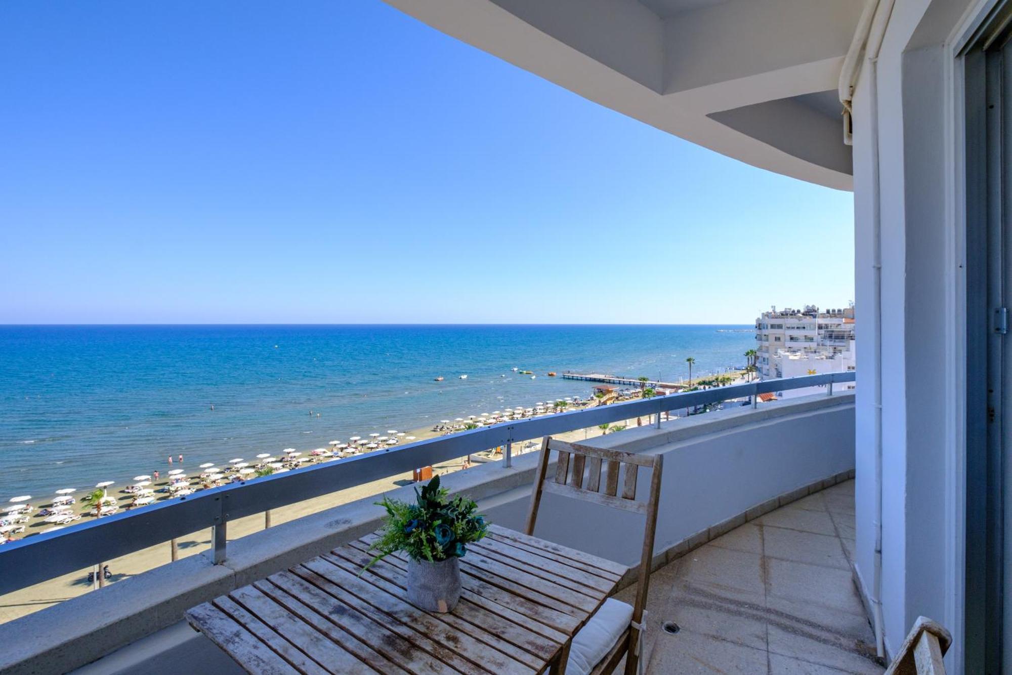 Lazuli Sea View Beachfront- Ap 61 Larnaca Exteriér fotografie