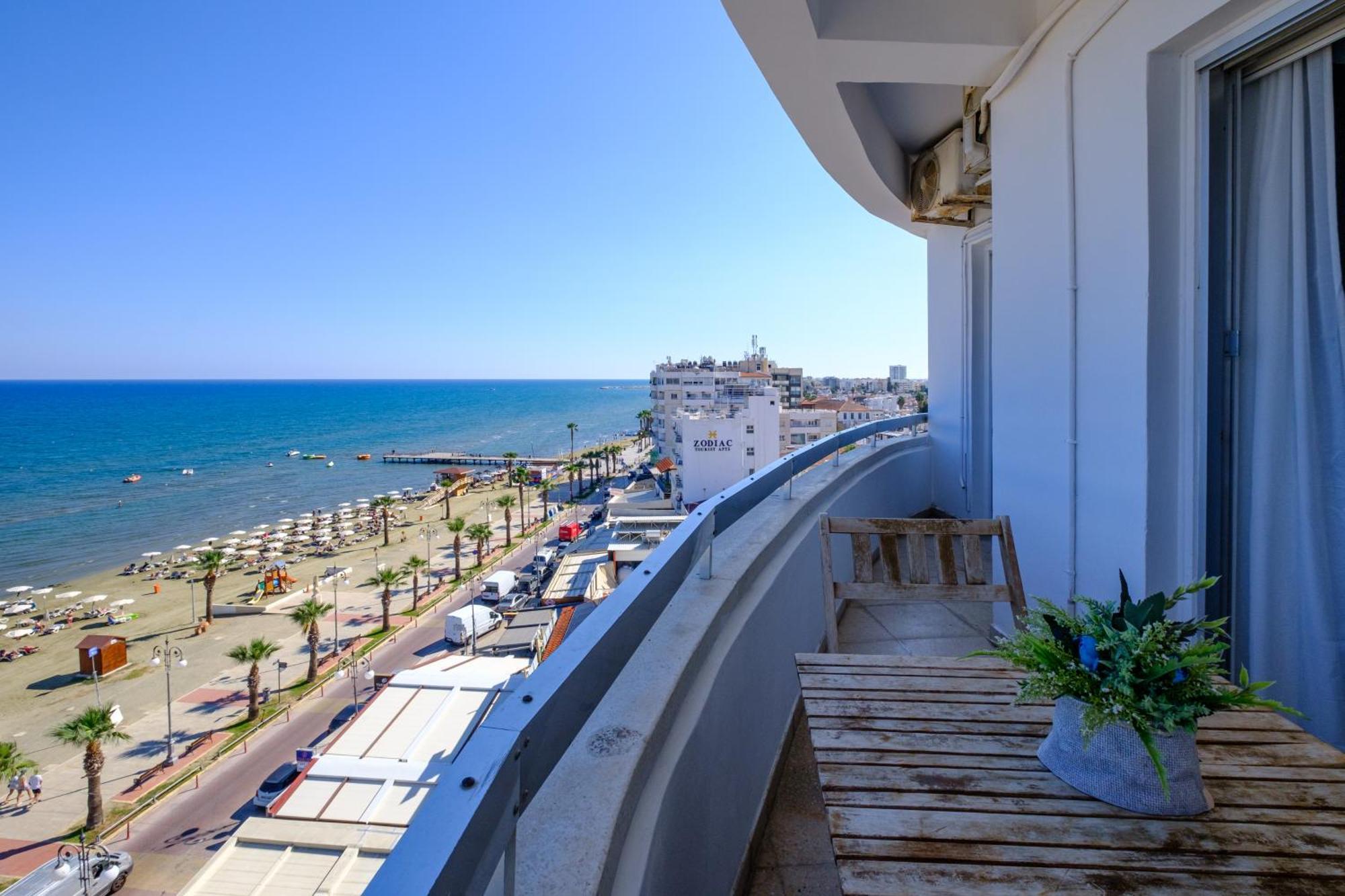 Lazuli Sea View Beachfront- Ap 61 Larnaca Exteriér fotografie