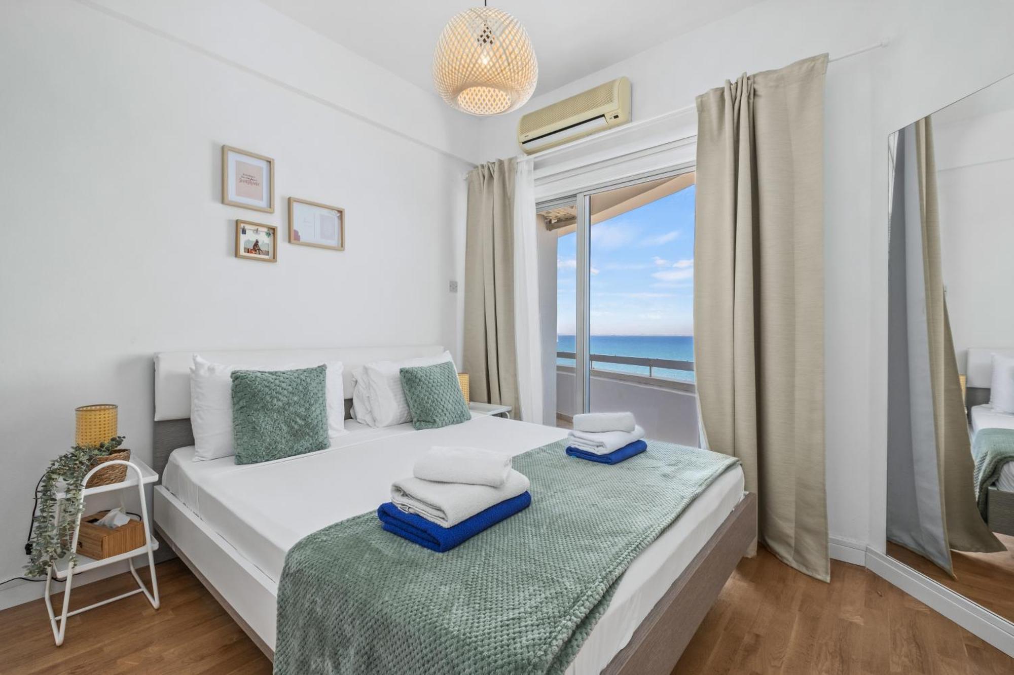 Lazuli Sea View Beachfront- Ap 61 Larnaca Exteriér fotografie
